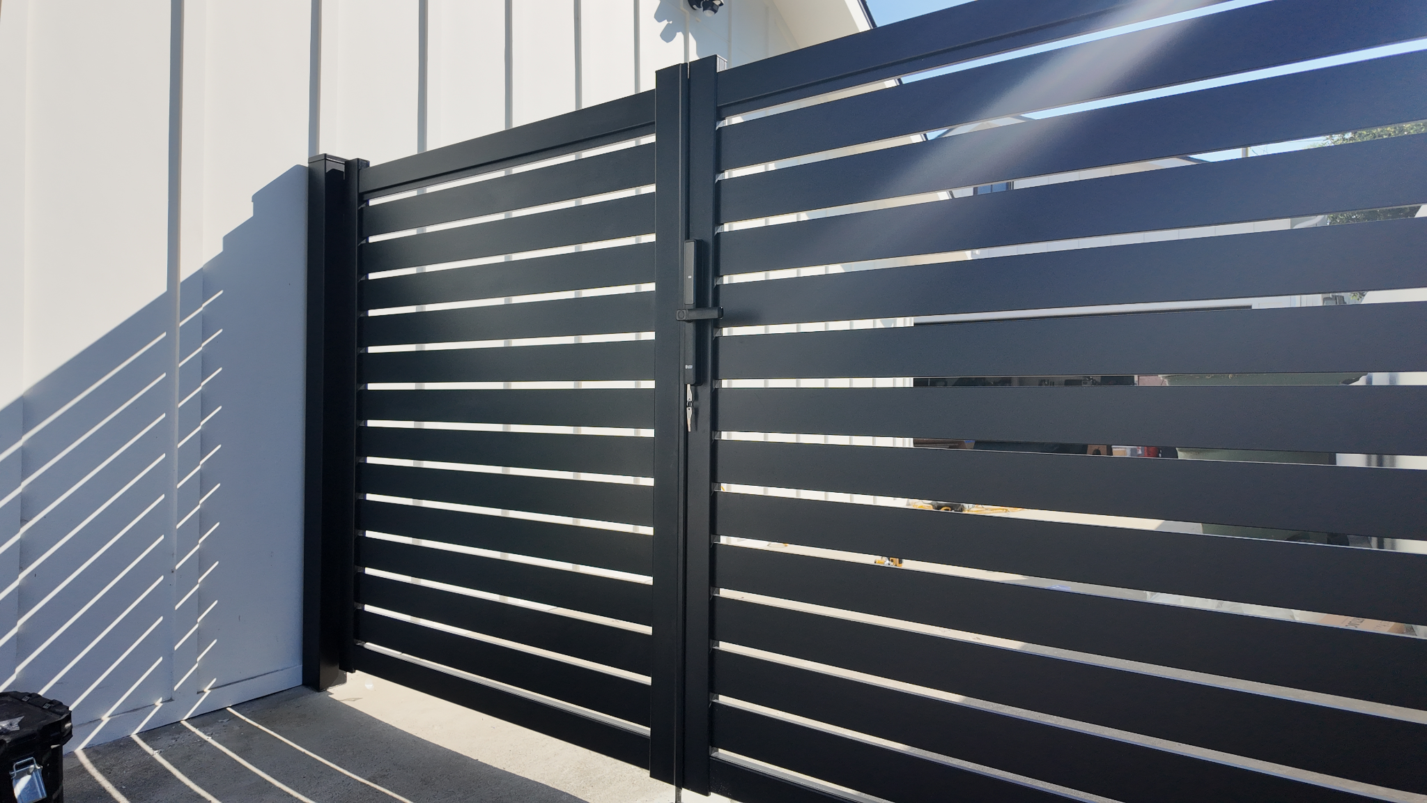smart lock -aluminum gate