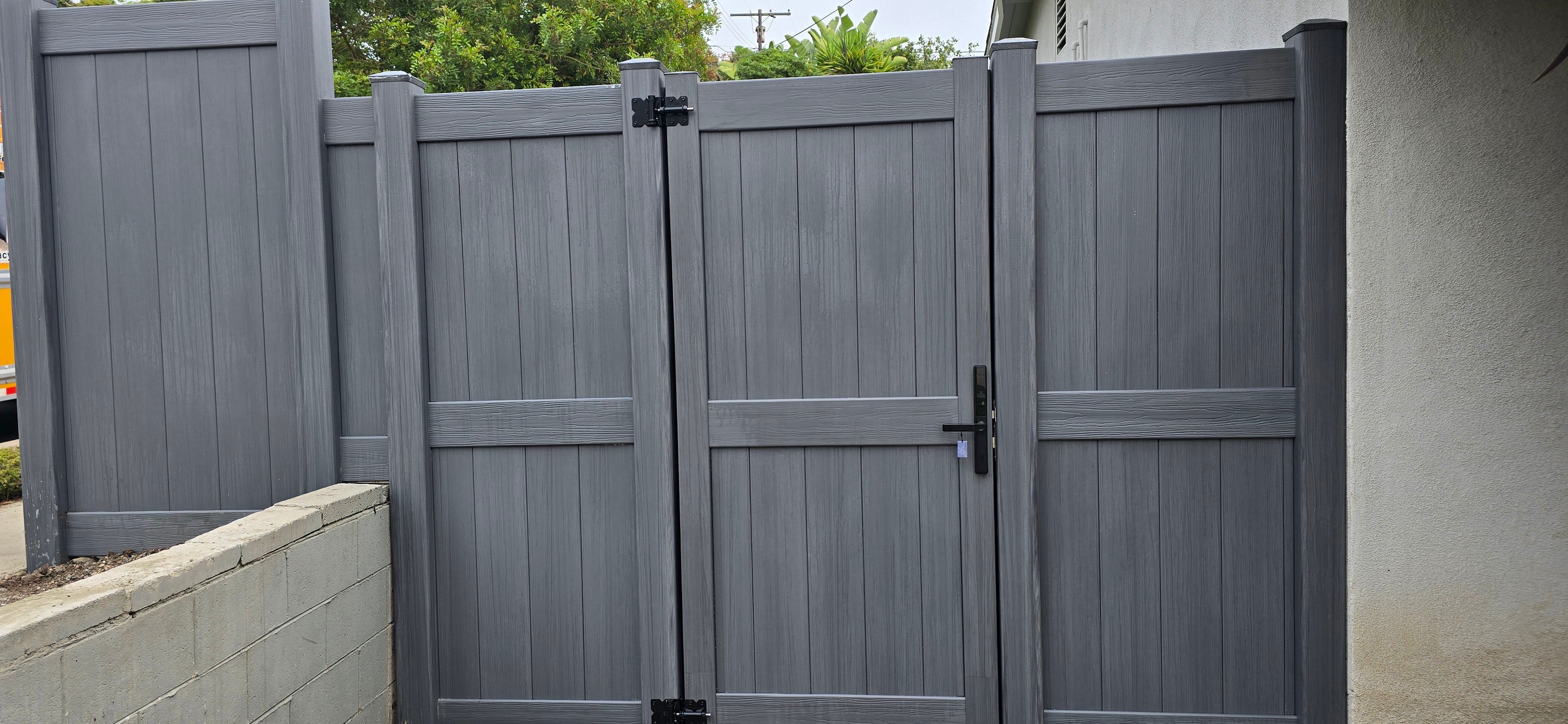 Modern Privacy Gate with LockXSmart™ Smart Lock