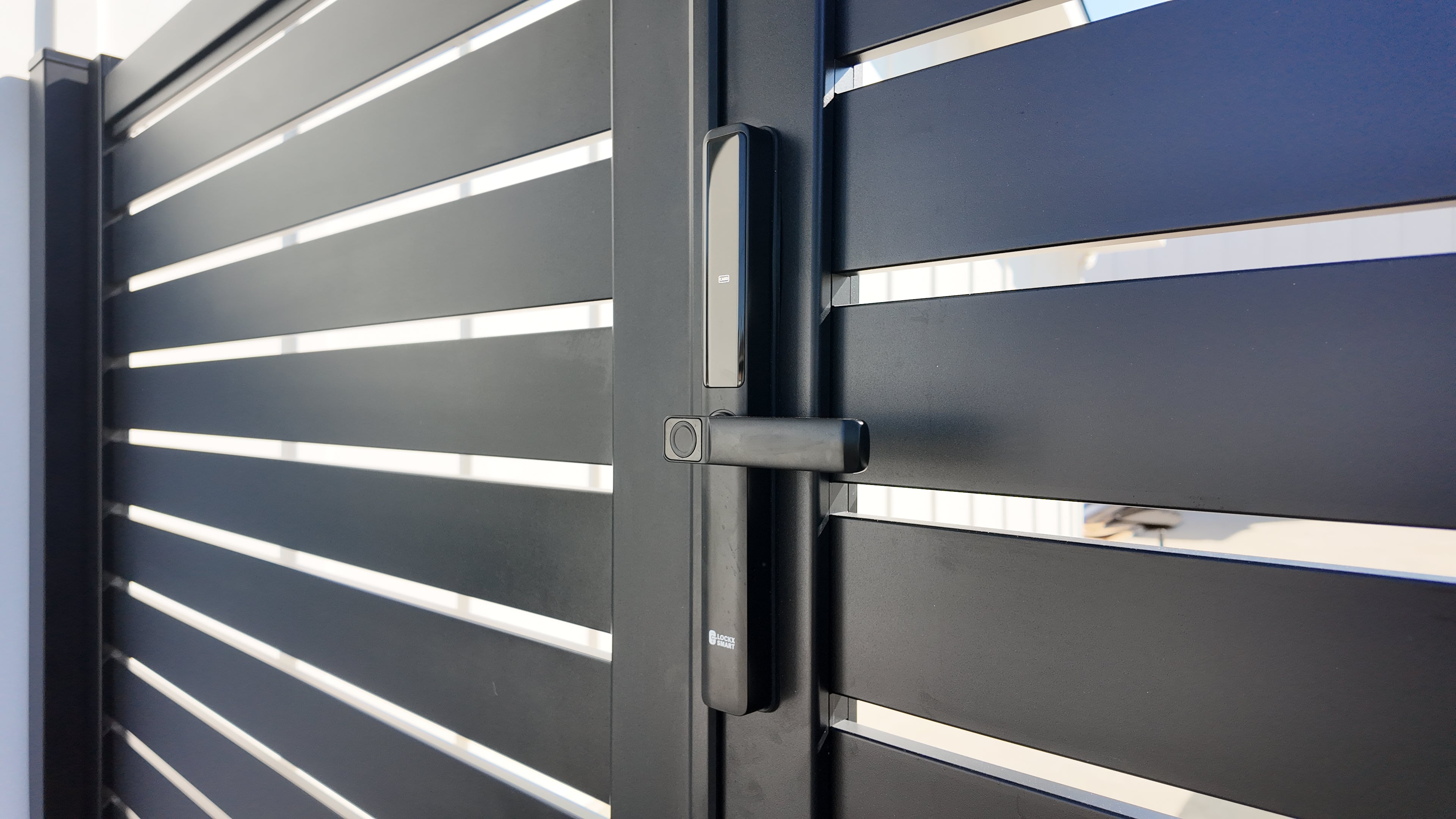 smart lock for aluminum gate