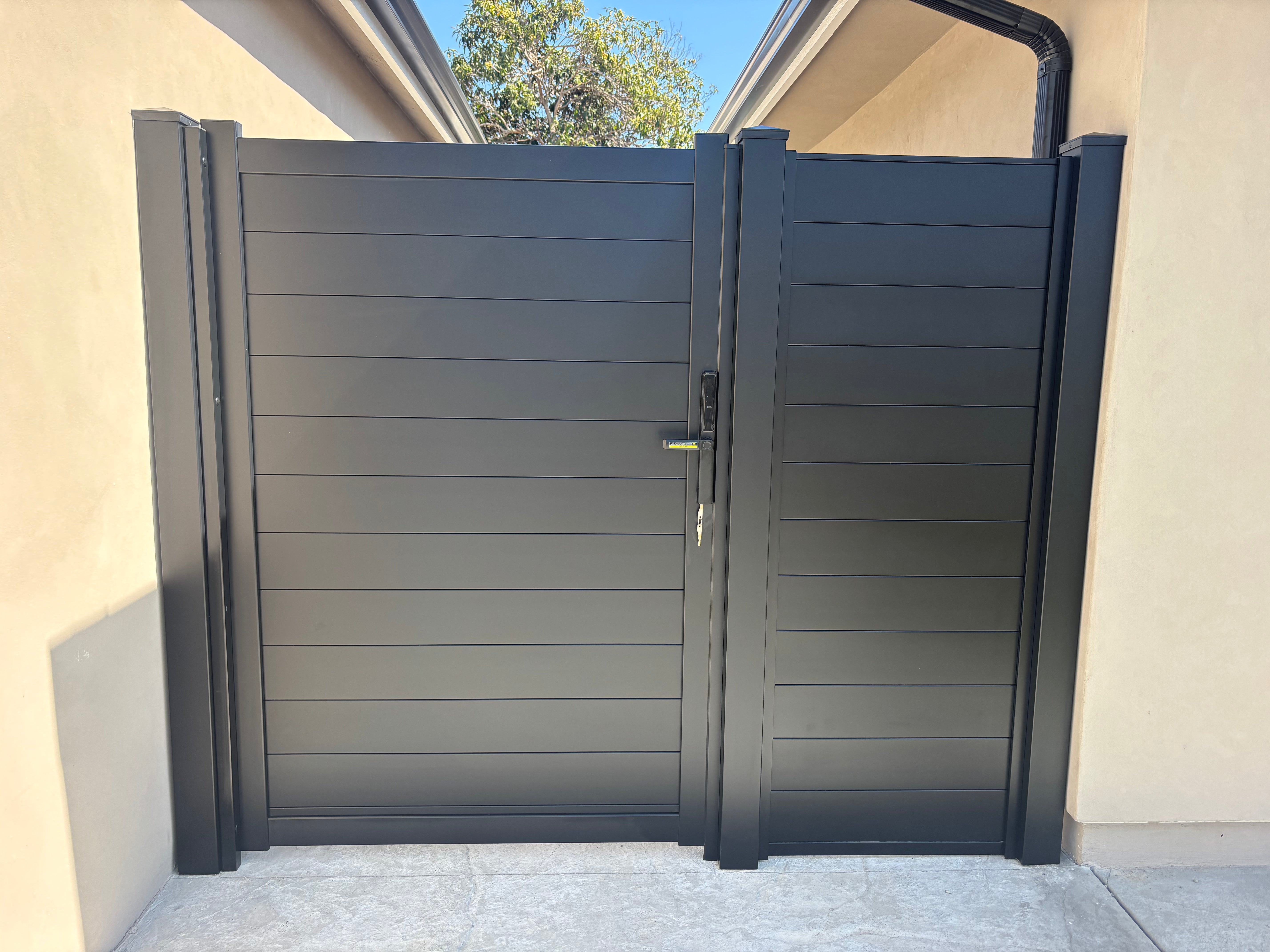 smart lock-aluminum gate